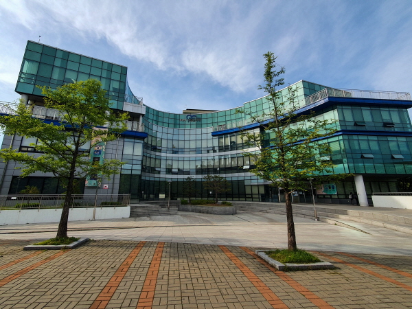 2022�� �Բ� ���� ��õ�� å�� ����ּ��� !