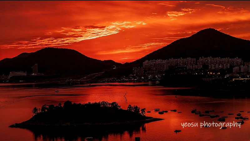 �Ӱ� ���� ���� �չٴ��� ǳ��