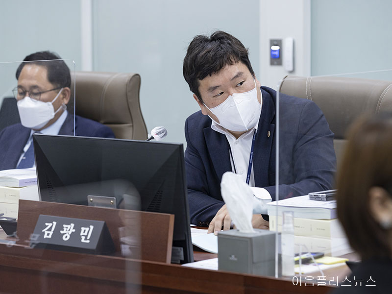 �豤�� �ǿ�, ���б� ������� ����... ���� ��ü�� �þƾߡ�