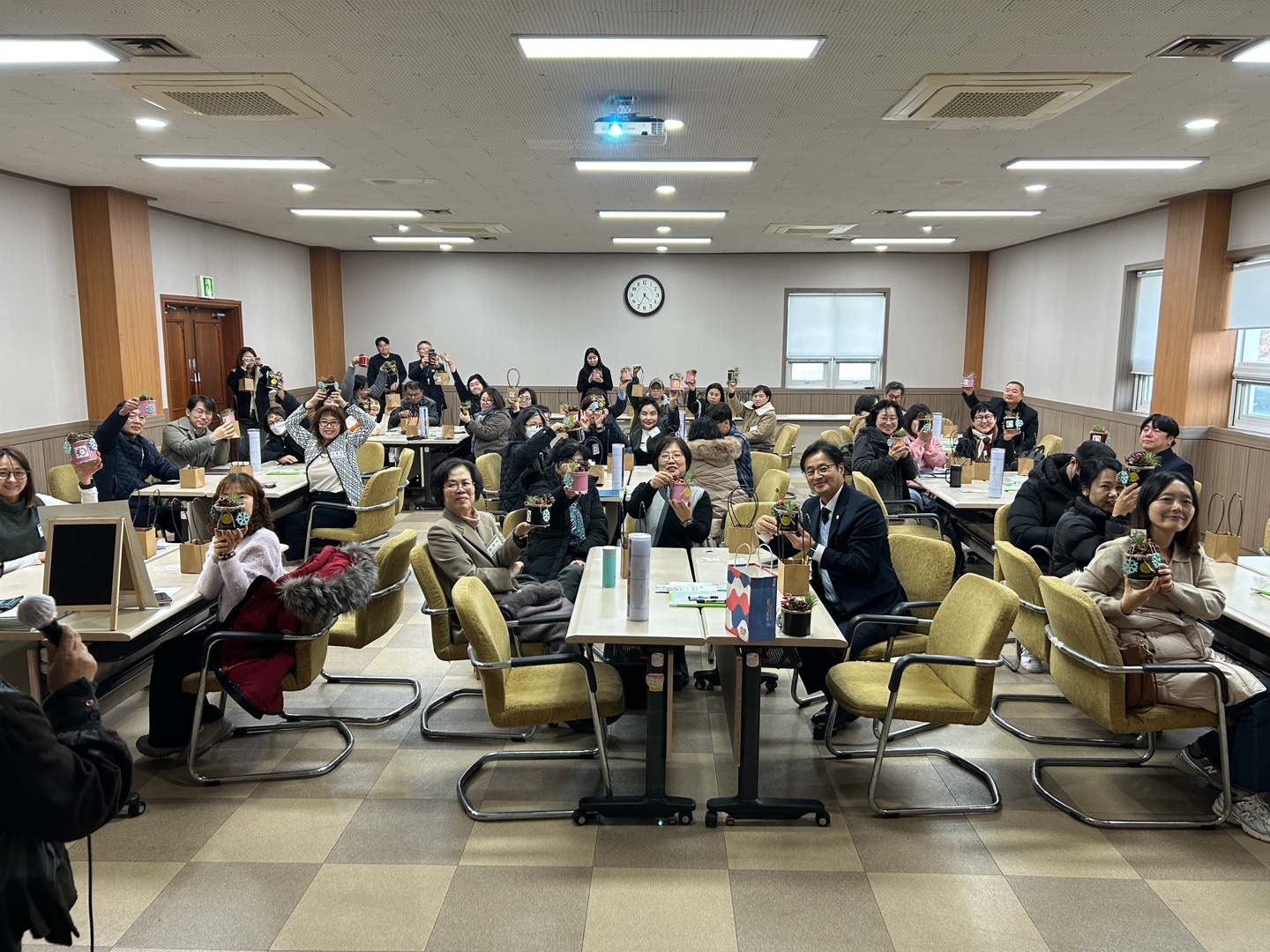 ���Բ�; ��ġ ���� ��õ������, �� �� ���� �ùΰ� �Բ� ���ƺ���